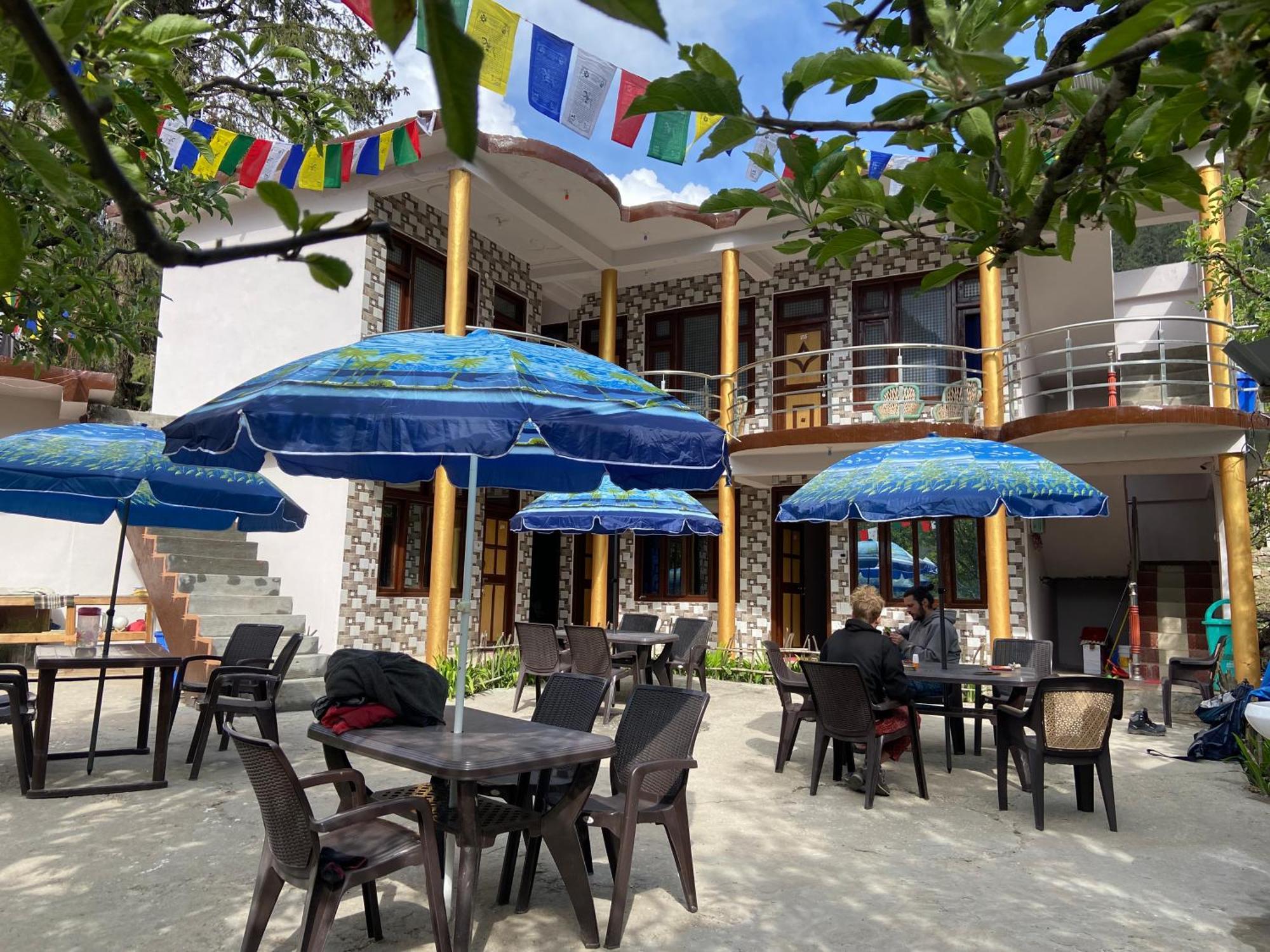 Freedom Cafe Hotel Kalgha Exterior photo