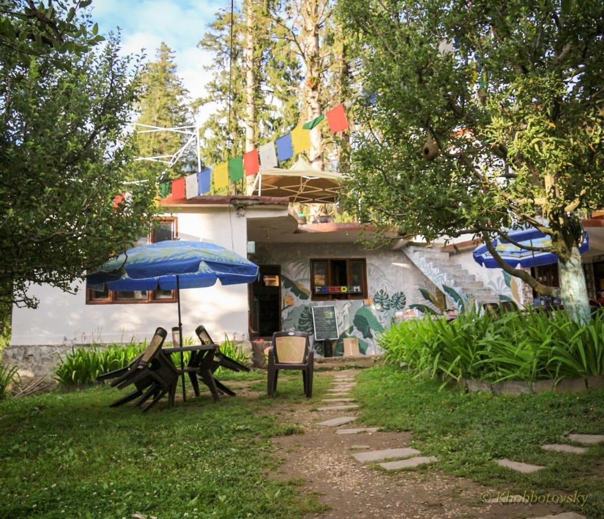 Freedom Cafe Hotel Kalgha Exterior photo